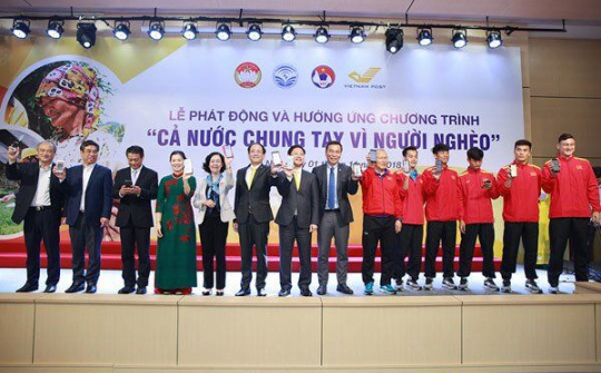 Bưu điện Việt Nam cùng tuyển bóng đá Quốc gia đồng hành vì người nghèo