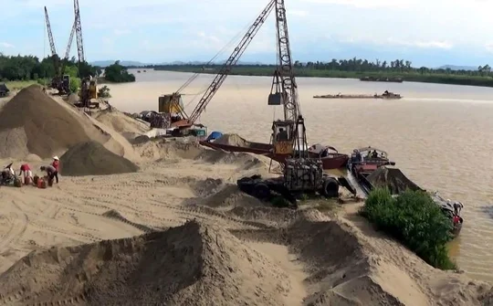 Tăng cường kiểm tra, xử lý khai thác cát, sỏi trái phép
