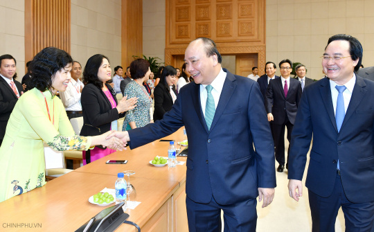 Thủ tướng Chính phủ Nguyễn Xuân Phúc gặp gỡ giáo viên tiêu biểu nhân dịp 20/11