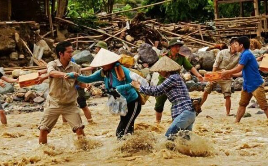 Cứu trợ khẩn cấp người dân bị thiệt hại do mưa lũ tại Khánh Hòa