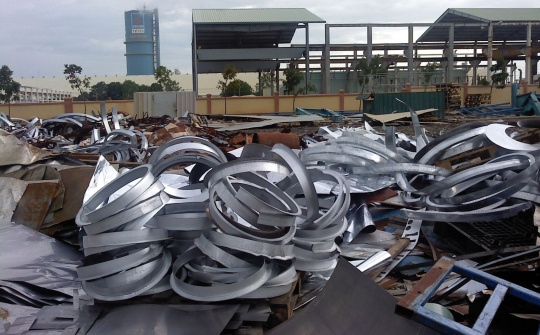 Quyết liệt xử lý phế liệu nhập khẩu tồn kho bãi