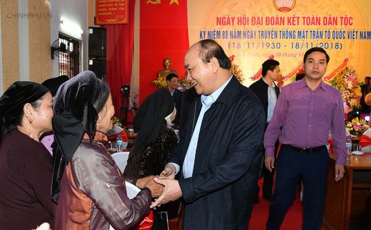 Gần dân, lắng nghe dân để thấy những điều dân thấy