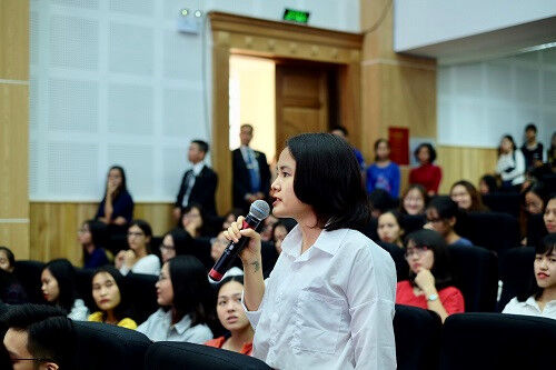 Đại sứ Mỹ nói chuyện với sinh viên Trường ĐH Hà Nội