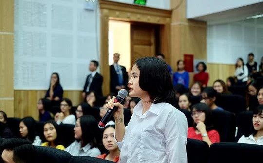 Đại sứ Mỹ nói chuyện với sinh viên Trường ĐH Hà Nội