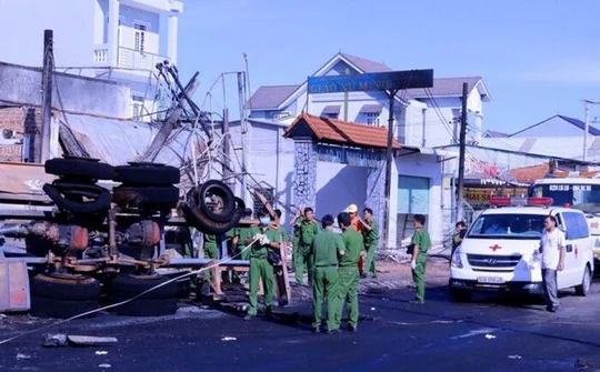 Vụ tai nạn khiến 6 người tử vong tại chỗ  ở Bình Phước xe bồn chạy tới 96 km/h