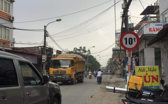 Đan Phượng (Hà Nội): Lực lượng chức năng 'ngó lơ' - Xe quá khổ vô tư hoành hành?