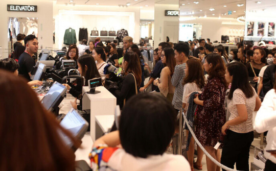 Không khí nhộn nhịp trong ngày Black Friday tại Hà Nội