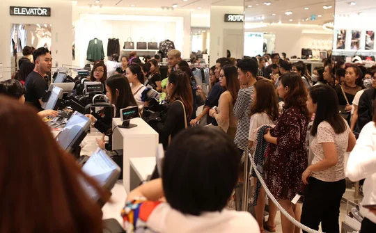 Không khí nhộn nhịp trong ngày Black Friday tại Hà Nội