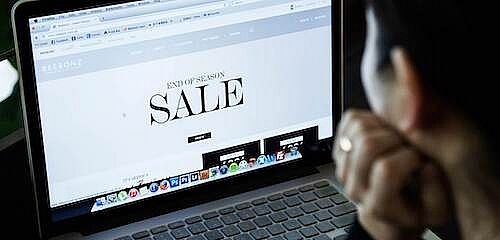 Dân buôn online sẵn sàng thức xuyên đêm để 'canh' Black Friday