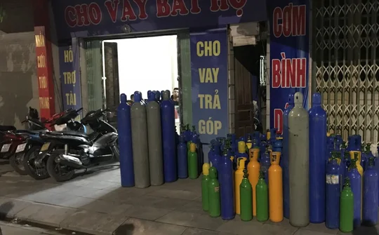 Quảng Ninh: Thu giữ hơn 200 bình chứa khí cười N20
