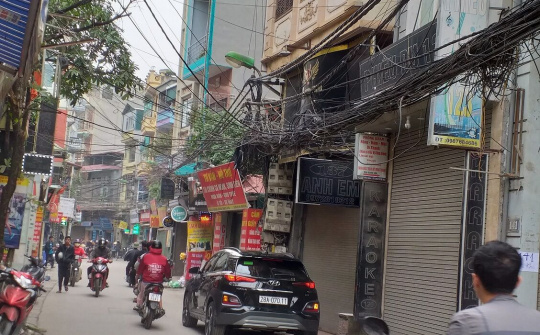 Triều Khúc (Thanh Trì):  Chưa đủ điều kiện kinh doanh, các quán Karaoke vẫn hoạt động?