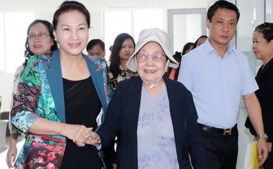 NA Chairwoman meets Can Tho voters