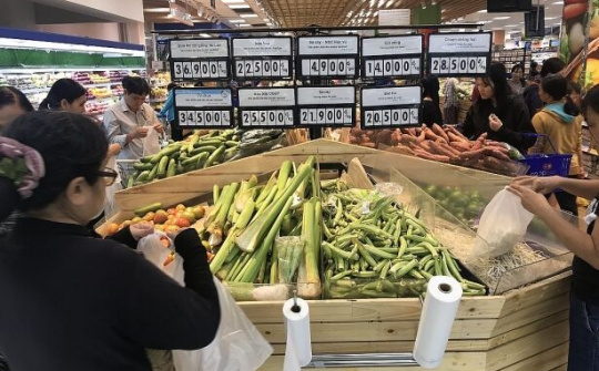 TP HCM: Siêu thị hút khách sau bão số 9