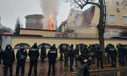 Lãnh sự quán Nga tại Ukraine bị tấn công