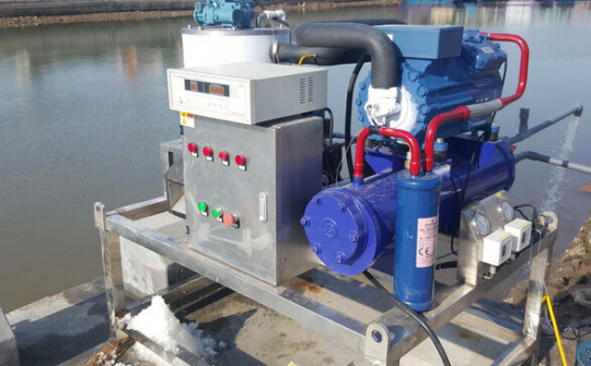 Việt Nam chế tạo thành công máy làm đá tuyết từ nước biển