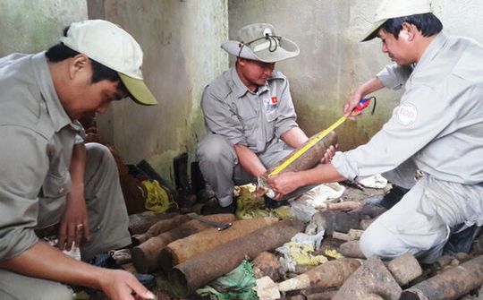 Gần 1.000 đầu đạn, bom được phát hiện trong căn nhà hoang ở Quảng Trị