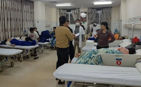 Đắk Lắk: Ăn bánh mì, hơn 60 người ngộ độc 