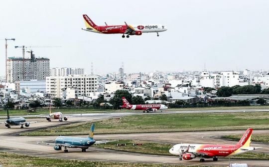 Nhiều máy bay đi đến Tân Sơn Nhất bị chiếu tia laze