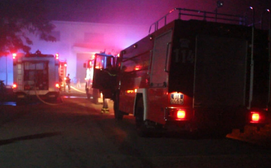 Nhà kho công ty sản xuất bao bì tại Bình Dương bất ngờ bốc cháy