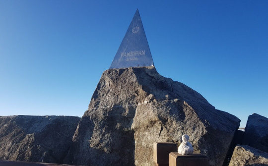 Sa Pa lạnh sâu, đỉnh Fansipan lại xuất hiện băng giá