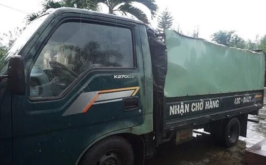 Tạm giữ tài xế vận chuyển hơn 2.000 lít xăng dầu 'bất minh'