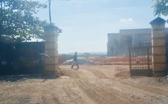 Ninh Bình: Công trình về đích NTM cạnh trụ sở UBND huyện Yên Khánh nghi bị rút ruột?