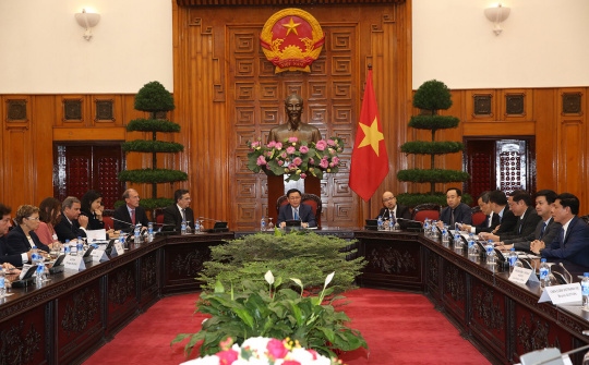 Phó Thủ tướng Vương Đình Huệ tiếp đoàn 50 doanh nghiệp Pháp