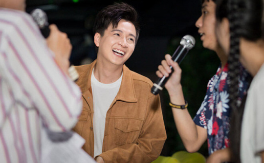 Ngô Kiên Huy một mình đi họp fan giữa tin đồn chia tay Khổng Tú Quỳnh