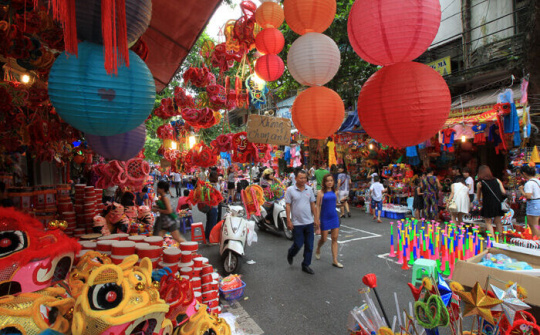 Không phải cứ viết lên trán chữ 'cộng sản' là được dân yêu
