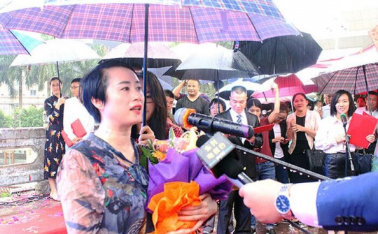 Cửa khẩu quốc tế Móng Cái đón vị khách thứ 10 triệu 