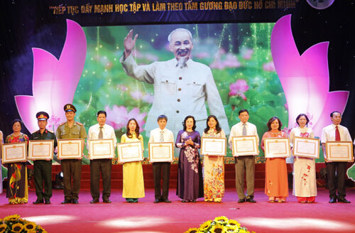 Điển hình tiên tiến  nhân rộng thế nào?