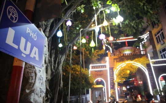 'Sắc lụa nghìn năm' tại tuần văn hóa du lịch thương mại Vạn Phúc 2018