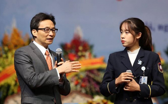 Phó Thủ tướng Vũ Đức Đam dự phiên đối thoại tại Đại hội Sinh viên