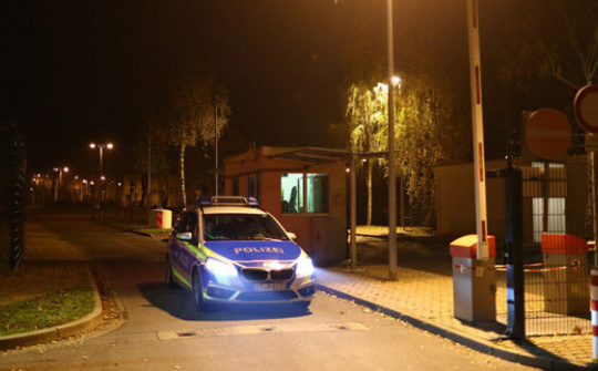 Đức: Người di cư tấn công cảnh sát, thiêu huỷ trung tâm tị nạn