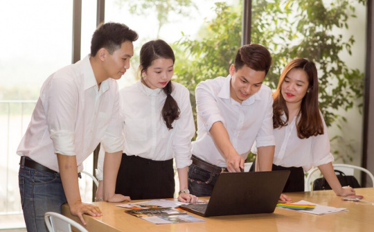 Bộ trưởng Phùng Xuân Nhạ: Sinh viên cần 'nhúng mình' vào thực tế