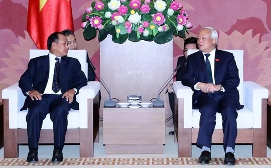 NA Vice Chairman receives Lao Justice Minister