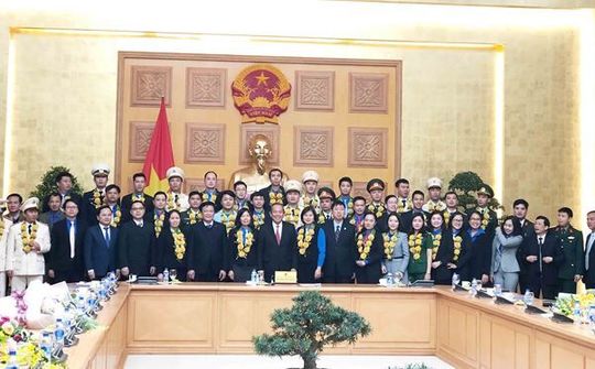 Phó thủ tướng Trương Hòa Bình trao giải cho cán bộ, công chức, viên chức trẻ giỏi toàn quốc năm 2018