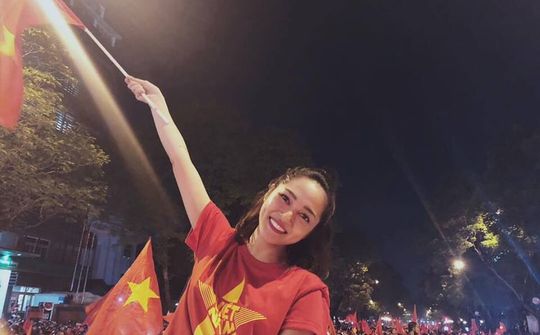 Hình ảnh đẹp khi sao Việt mừng tuyển Việt Nam vô địch AFF Cup