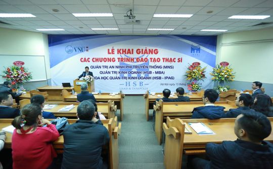 ĐHQG Hà Nội khai giảng 3 chương trình đào tạo thạc sĩ khoa Quản trị và Kinh doanh