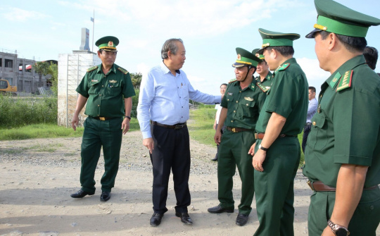 Phó Thủ tướng Trương Hòa Bình thị sát khu vực biên giới Châu Đốc