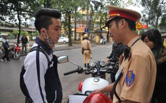 Tặng 35 nghìn phiếu mua mũ bảo hiểm cho học sinh tại 10 tỉnh, thành phố