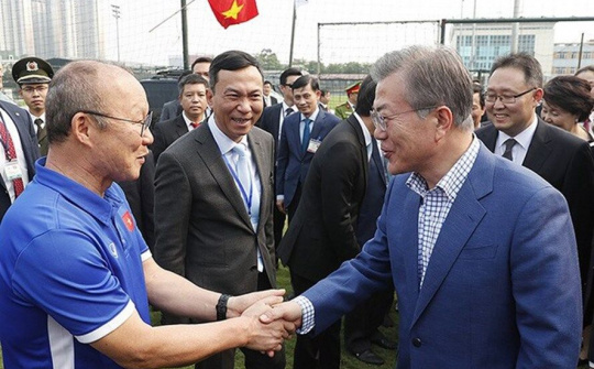 Tổng thống Hàn Quốc chúc mừng đội tuyển Việt Nam và HLV Park Hang-seo