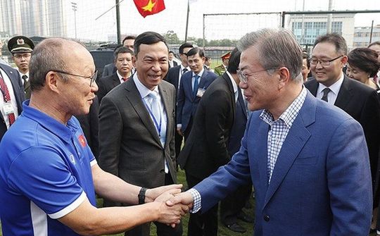 Tổng thống Hàn Quốc chúc mừng đội tuyển Việt Nam và HLV Park Hang-seo