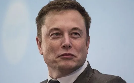Tỷ phú Richard Branson khuyên ông chủ Tesla 'ngủ nhiều hơn và ngừng luyên thuyên trên Twitter'