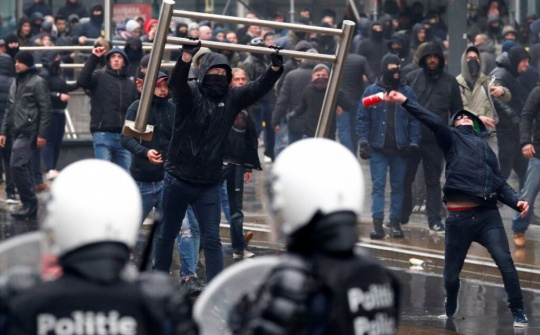 Biểu tình phản đối hiệp ước di cư toàn cầu bùng nổ dữ dội tại Bỉ