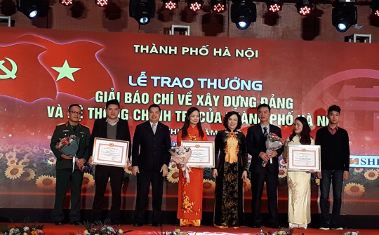 Hà Nội trao 2 giải thưởng báo chí về xây dựng Đảng, phát triển văn hóa