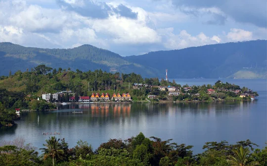 Đến Sumatra chiêm ngưỡng Toba, hồ nước được mệnh danh 'đẹp nhất Đông Nam Á'