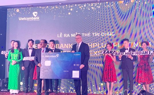 Vietcombank và American Express ra mắt sản phẩm thẻ cao cấp