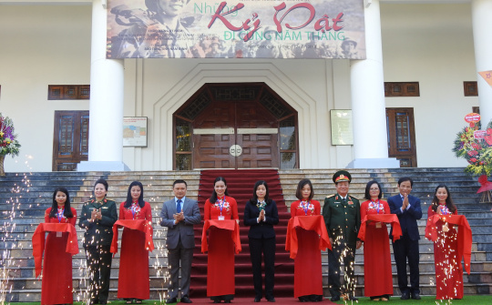 Nam Định: Khai mạc trưng bày chuyên đề 'Những kỷ vật đi cùng năm tháng'