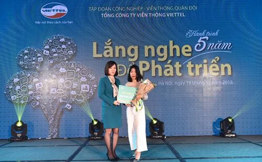 Viettel chi tiền tỷ trao 3.000 quà tặng cho khách hàng